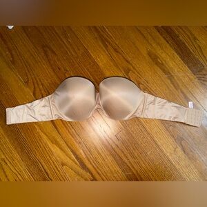 VICTORIA’S SECRET Sleek Tan Strapless/Convertible Bra